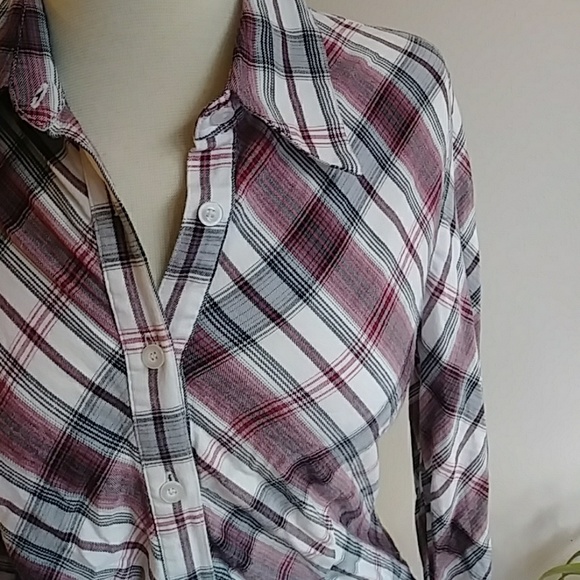 St. John's bay long sleeve button down top szM - Picture 2 of 4